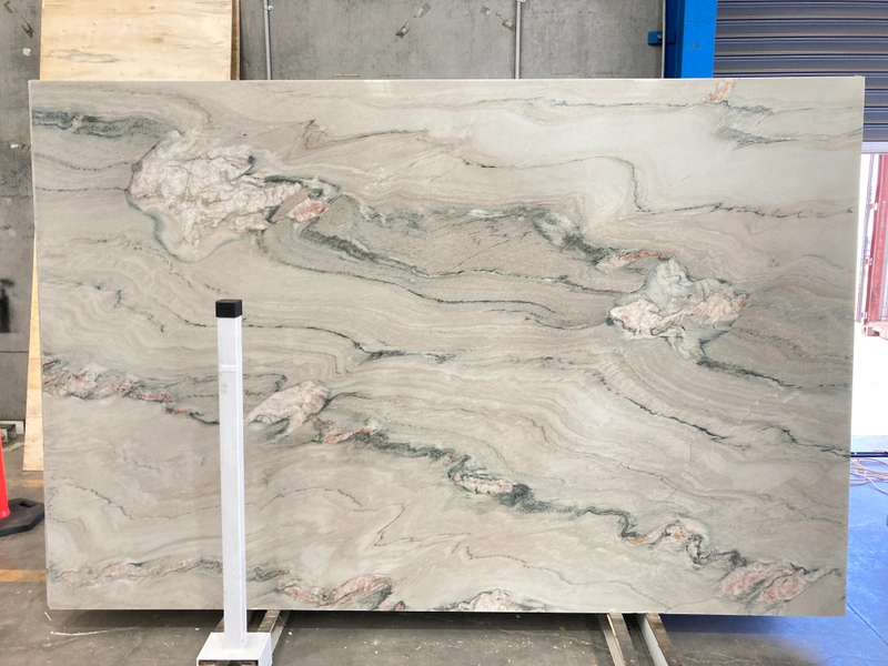 Macaubas Fantasy quartzite &mdash; lot 3126P