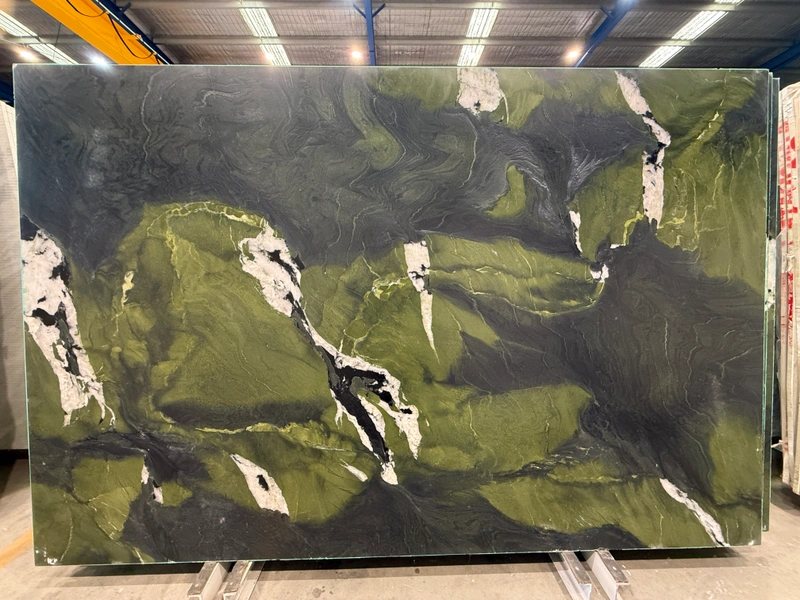 Avocatus granite &mdash; lot 32804