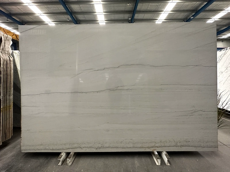 White Macaubas quartzite &mdash; lot 6P