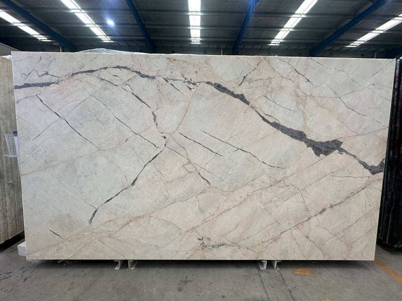 Opaline quartzite &mdash; lot IG/1229